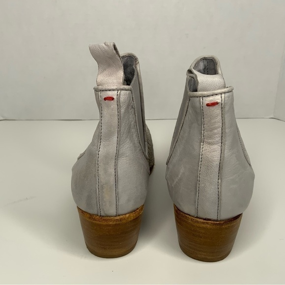 Jp David Leather Chelsea Booties. - Picture 4 of 13